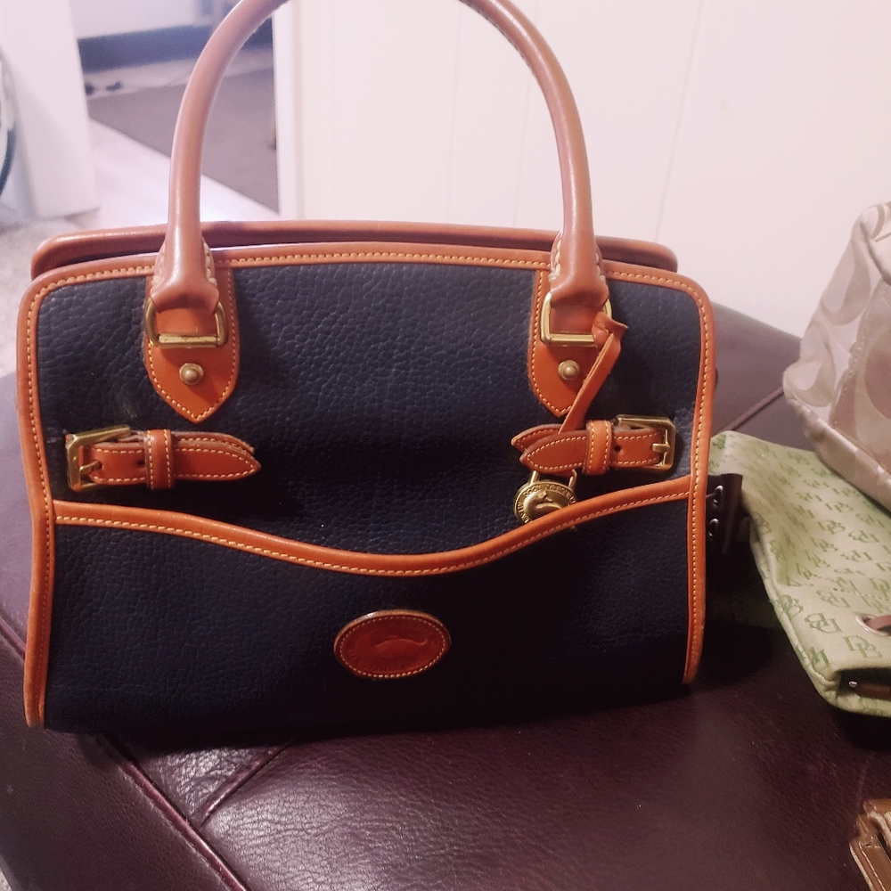 Authentic Dooney Burke Vintage purse 👛